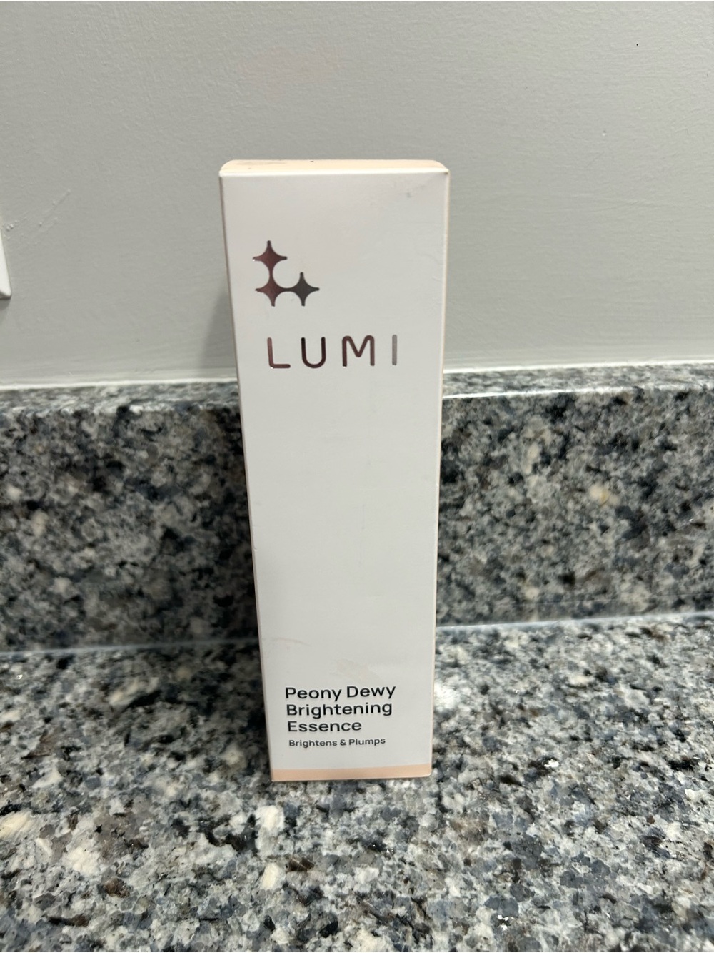 Umi Peony Dewy Brightening Essence - White